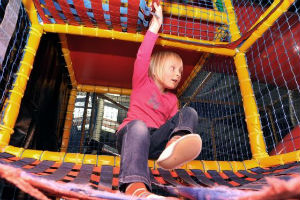 Kindergeburtstag Im Indoorspielplatz Spiel & Spaß Fabrik | Mamilade ...