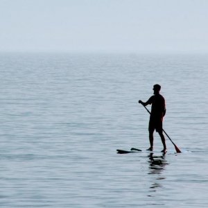 SUP Surfing im Seebad Friedrichshagen in Berlin